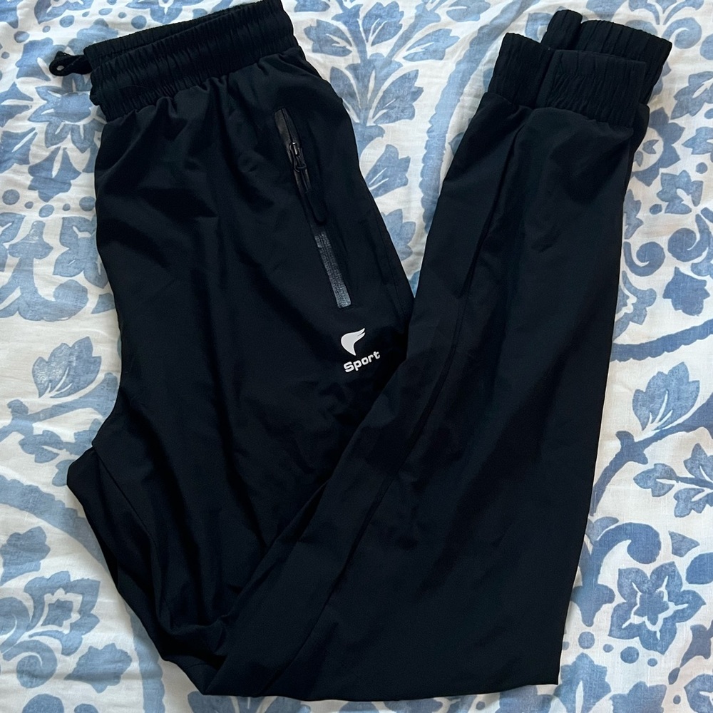 lightweight black joggers